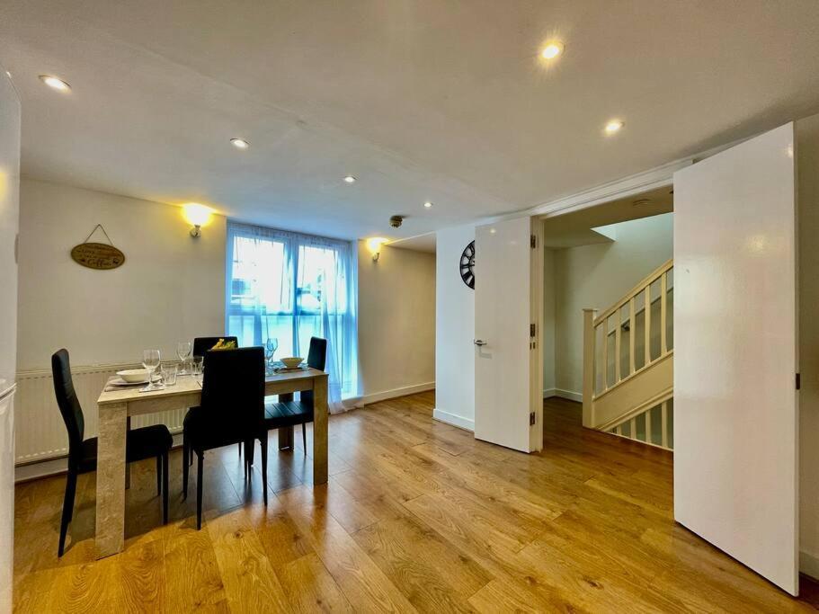 Vakantiehuis Stylish Cosy 2 Bed With Free Parking Ilford