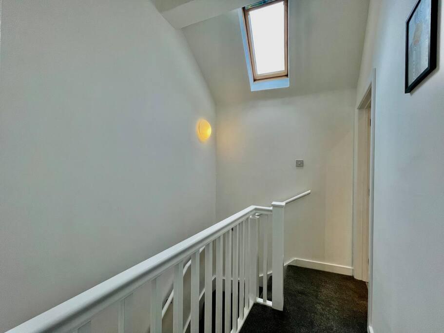 Stylish Cosy 2 Bed With Free Parking *