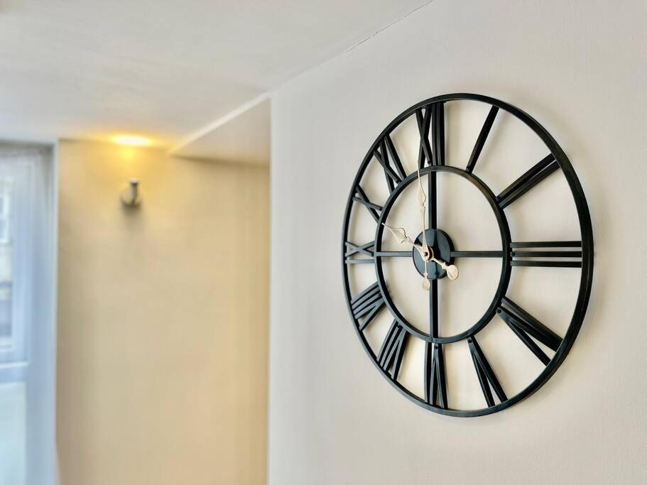 Stylish Cosy 2 Bed With Free Parking *