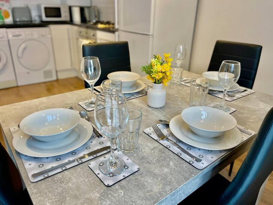 Vakantiehuis Stylish Cosy 2 Bed With Free Parking Ilford