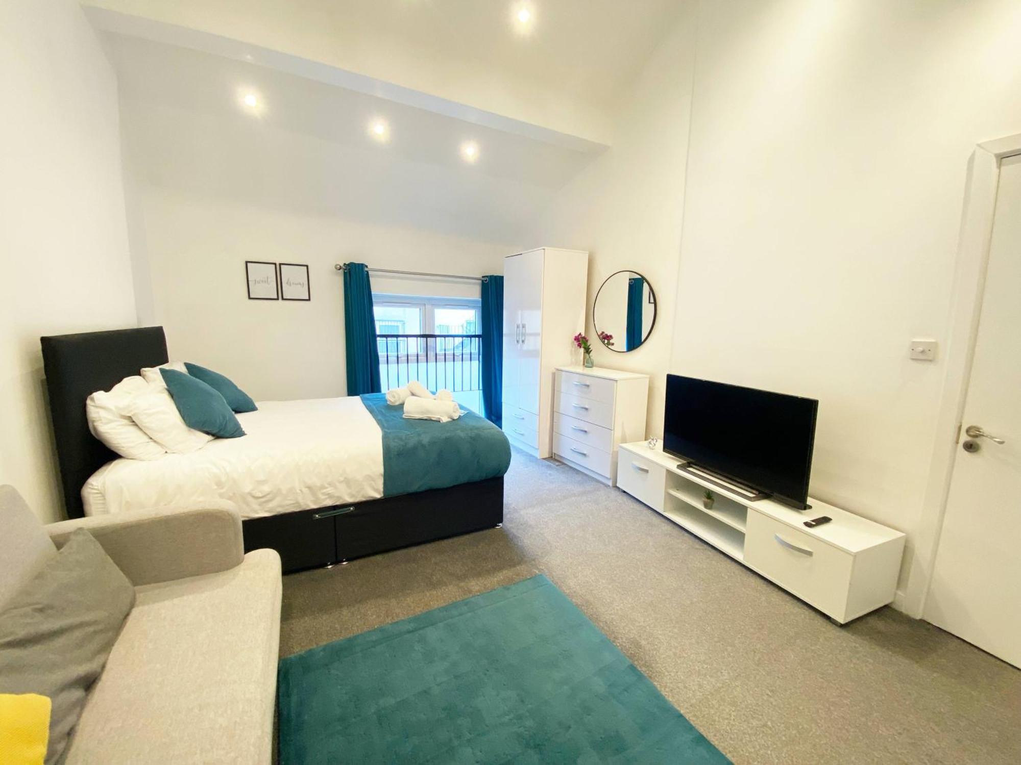 Stylish Cosy 2 Bed With Free Parking Ilford
